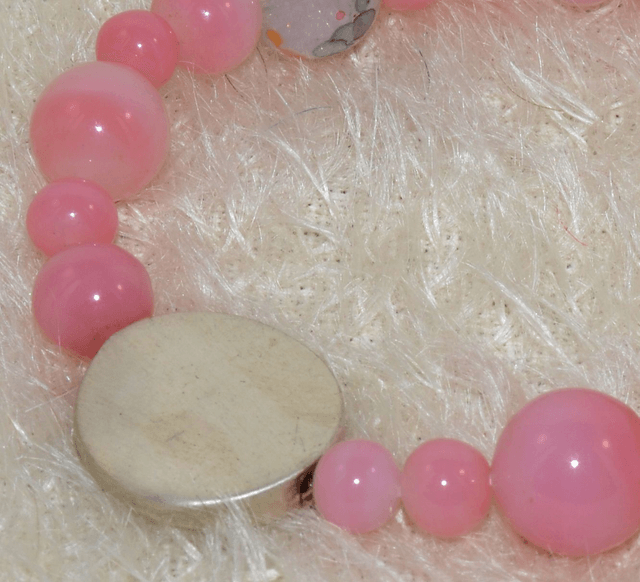 B11 - Bracelet perles verre rose et grande perle métal