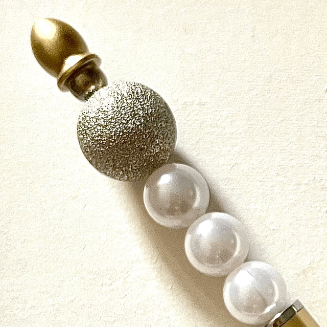 S24 - Stylo à perles blanches et à paillettes 