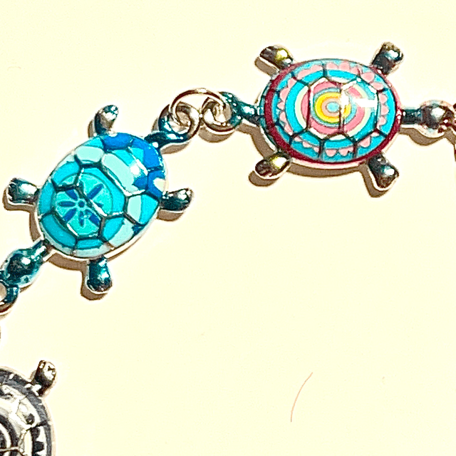 B107 - Bracelet tortues en métal multicolore