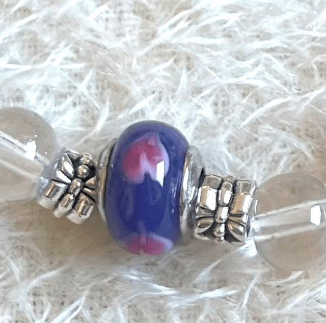 B39 - Bracelet perles verre ton violet et céramique