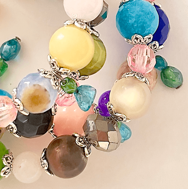 B92 - Bracelet perles sur fil mémoire de forme
