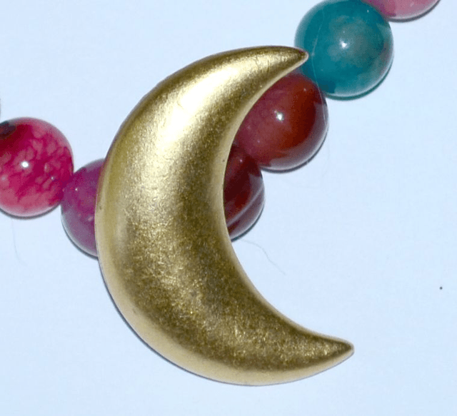 B84 - Bracelet perle verre ton multicolore et lune métal doré