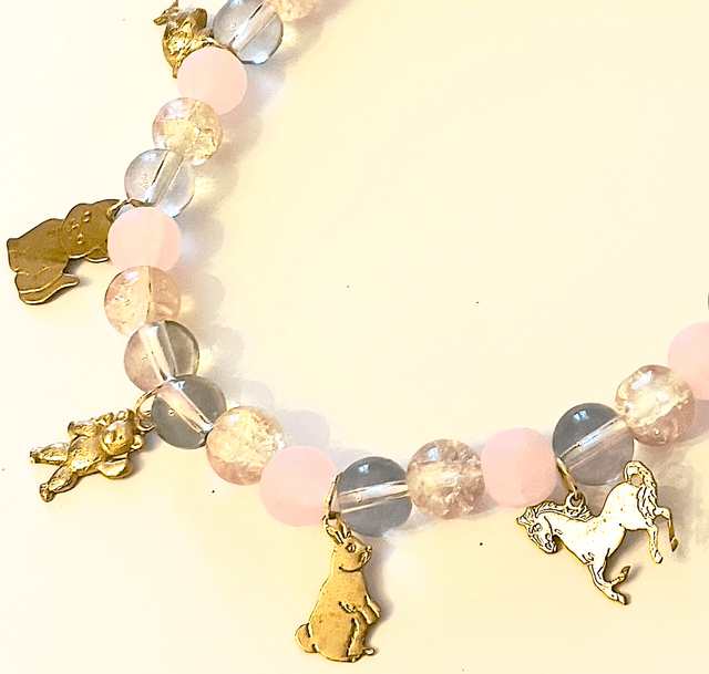 D21 - Dragonne perles verre ton rose et breloques 