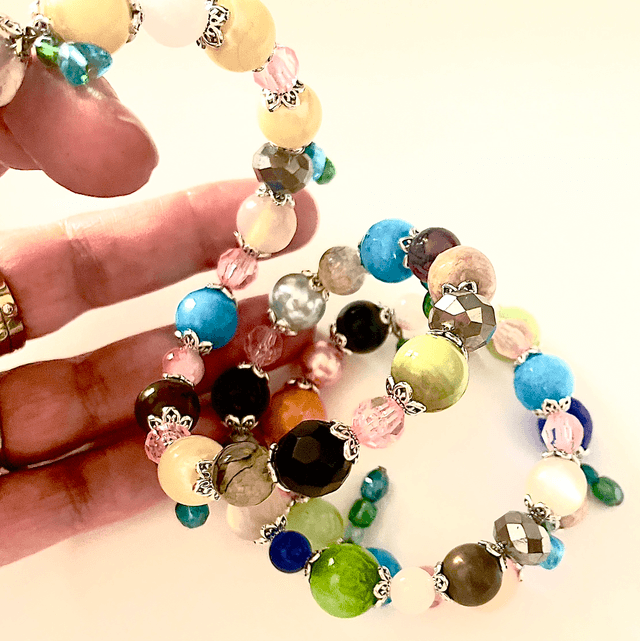 B92 - Bracelet perles sur fil mémoire de forme