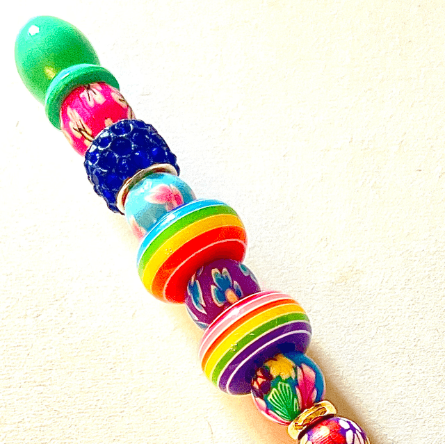 S25 - Stylo à perles multicolores 