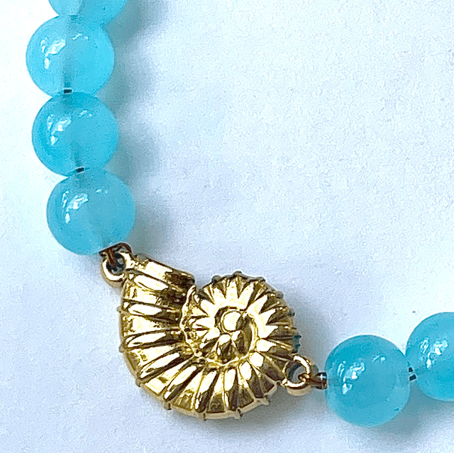 B94 - Bracelet perle en verre et breloque escargot 