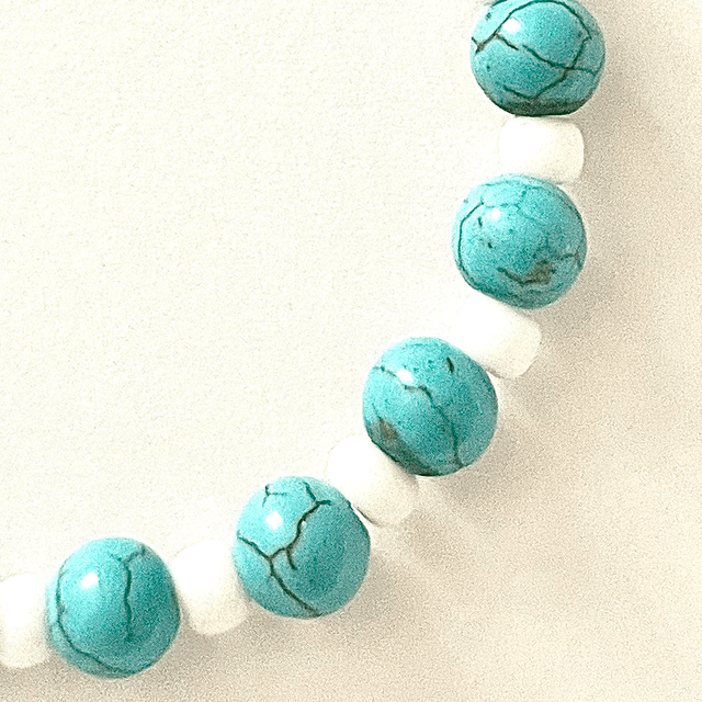 B93 Bracelet perles turquoise et blanche