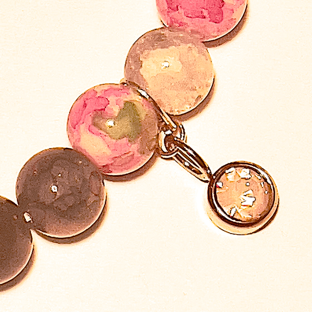 B02 - Bracelet perles verre tons rose, crème, brun