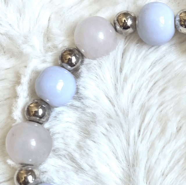 B53 - Bracelet perles en agate rose et en verre blanche
