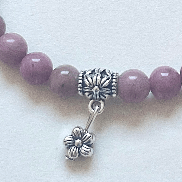 B50- Bracelet agate rose et charms en métal