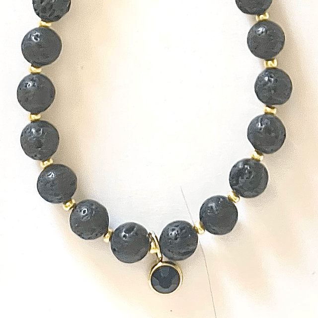 C22 - Collier perles de lave et strass