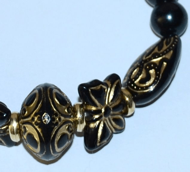 B83 - Bracelet perle acrylique ton noir et doré