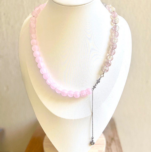 C11 - Collier perles en verre et breloque strass