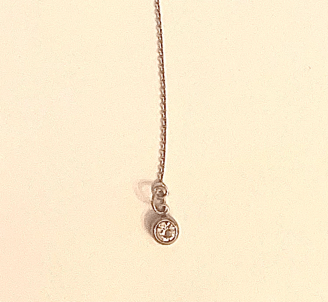 C11 - Collier perles en verre et breloque strass