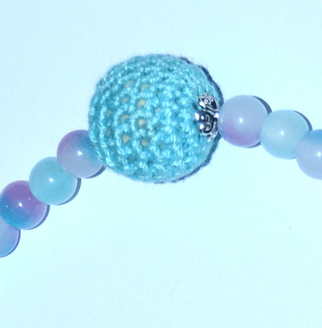 D16 - Dragonne téléphone perles verre bleues