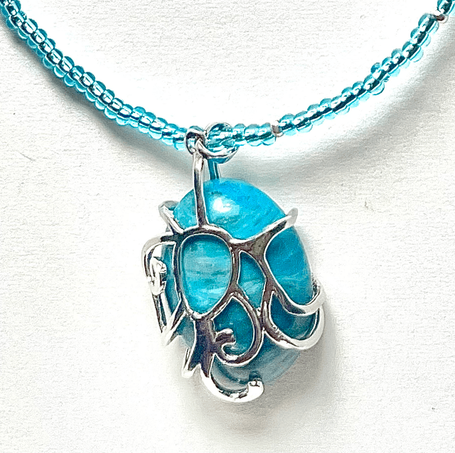 C29 - Collier perles verre et apatite bleue
