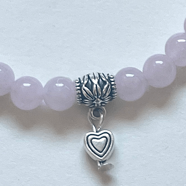  B48- Bracelet quartz rose et charms en métal