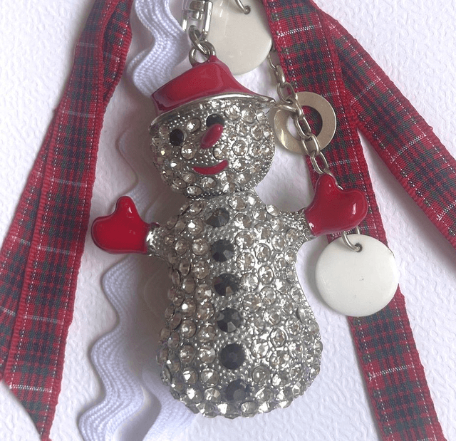 BS09- Bijoux de Sac ruban perles et bonhomme de neige 