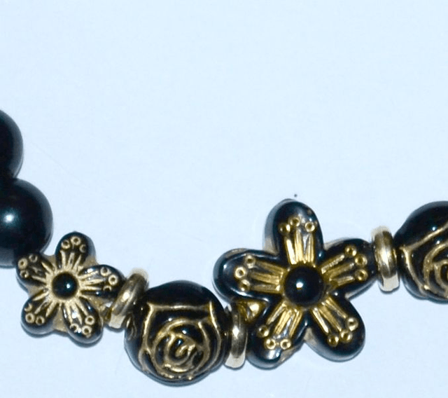 B79 - Bracelet perle acrylique ton noir et doré