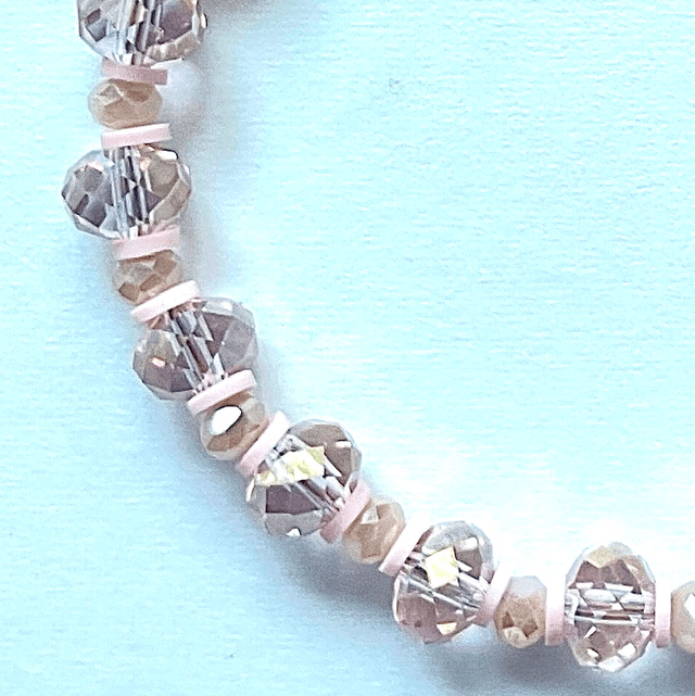 B105 - Bracelet perles en verre ton rose