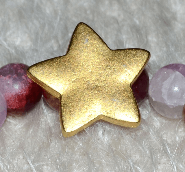 B56 - Bracelet perles verre tons rose et étoile métal doré