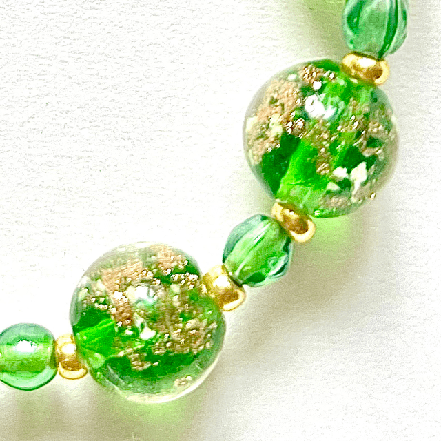 B109 - Bracelet perles en verre lampwork ton vert