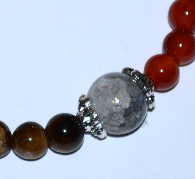  B76- Bracelet oeil du tigre, agate jaune, agate rouge, verre et métal