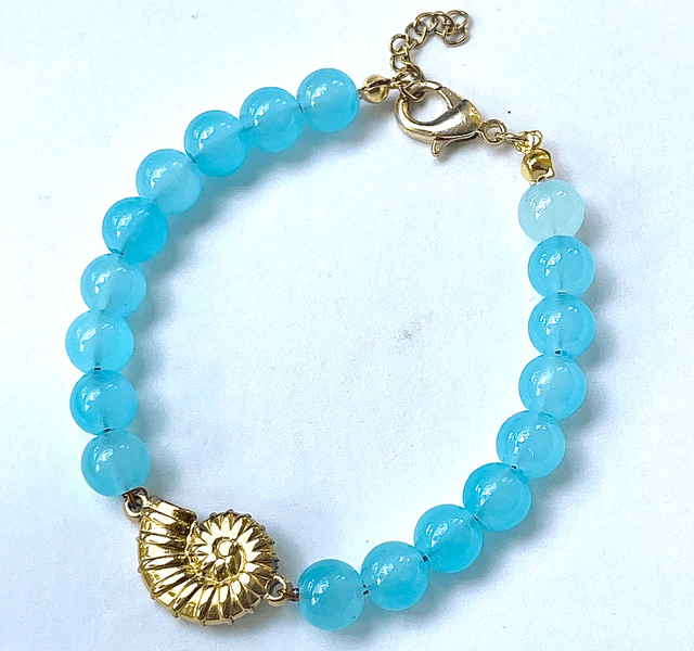 B94 - Bracelet perle en verre et breloque escargot 