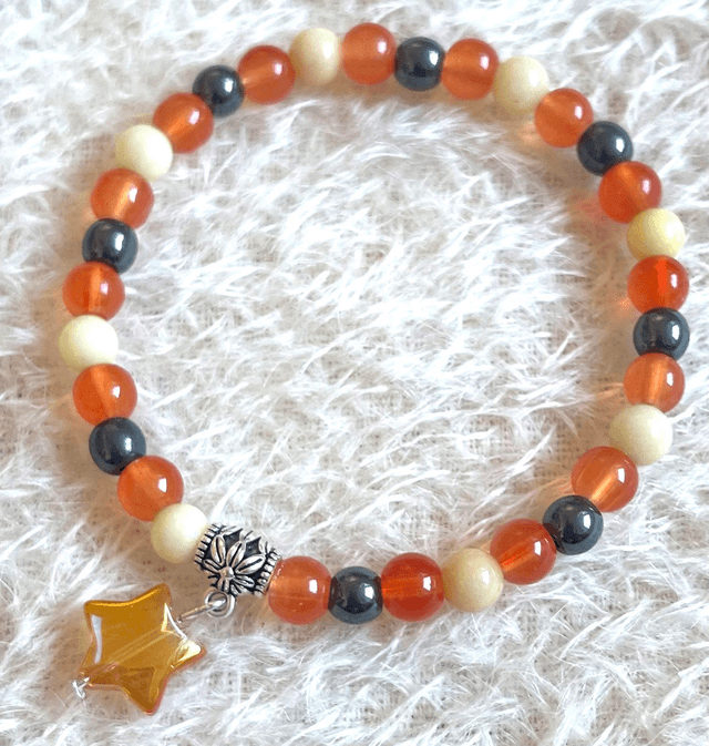 B37 - Bracelet perles verre orangé, écru et hématite 