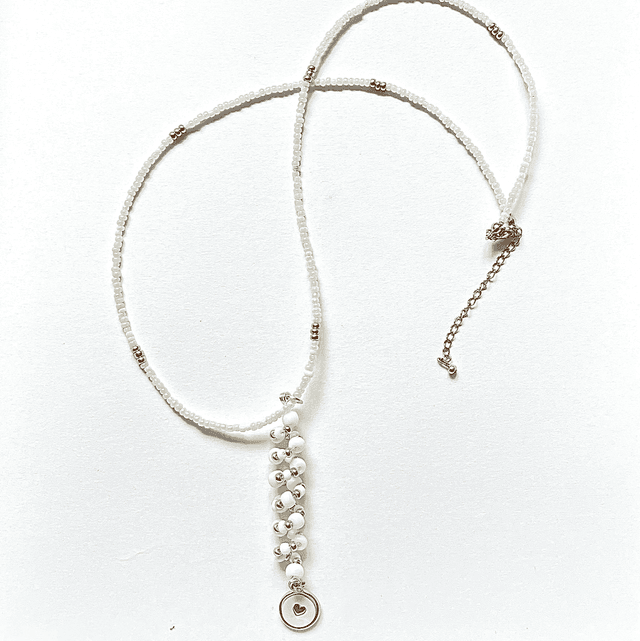 C23 - Collier perles de rocaille et pendentif 