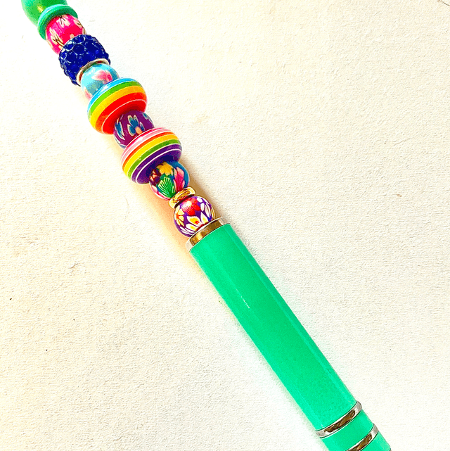 S25 - Stylo à perles multicolores 