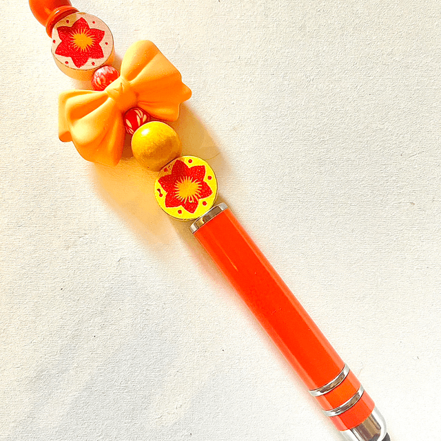 S37 - Stylo à perles noeud orange